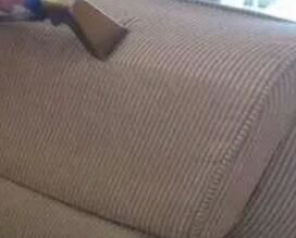 怎么清潔和保養(yǎng)沙發(fā)呢？