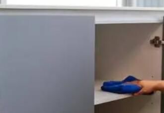 在室內(nèi)進(jìn)行保潔的時(shí)候，要注意什么？